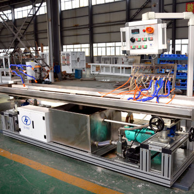 comprar China Popular Máquina de extrusão de perfil de clipe de canto em forma de L ou V Máquina de fabricação de perfil de canto de PVC para venda online manufacture