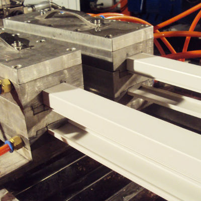 Mua bán nóng nhựa PVC cáp ống dẫn cáp trunking sản xuất máy Pvc Profile Extrusion Line với máy đâm online manufacture